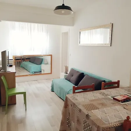 Apartment 2 Pieces Idealement Placee Dans Le Centre Menton